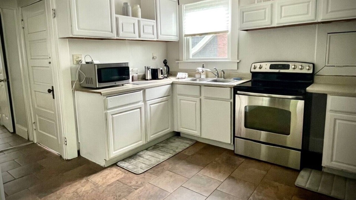 Entire home close to downtown, UC and the Cincinnati Zoo!