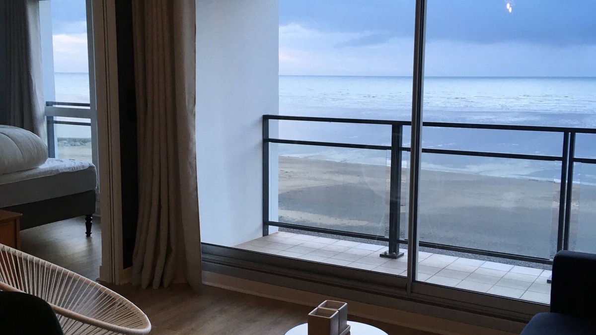 EXCEPTIONAL SEA VIEW! IDEAL AS A COUPLE FOR A RELAXING AND COMFORTING STAY.
