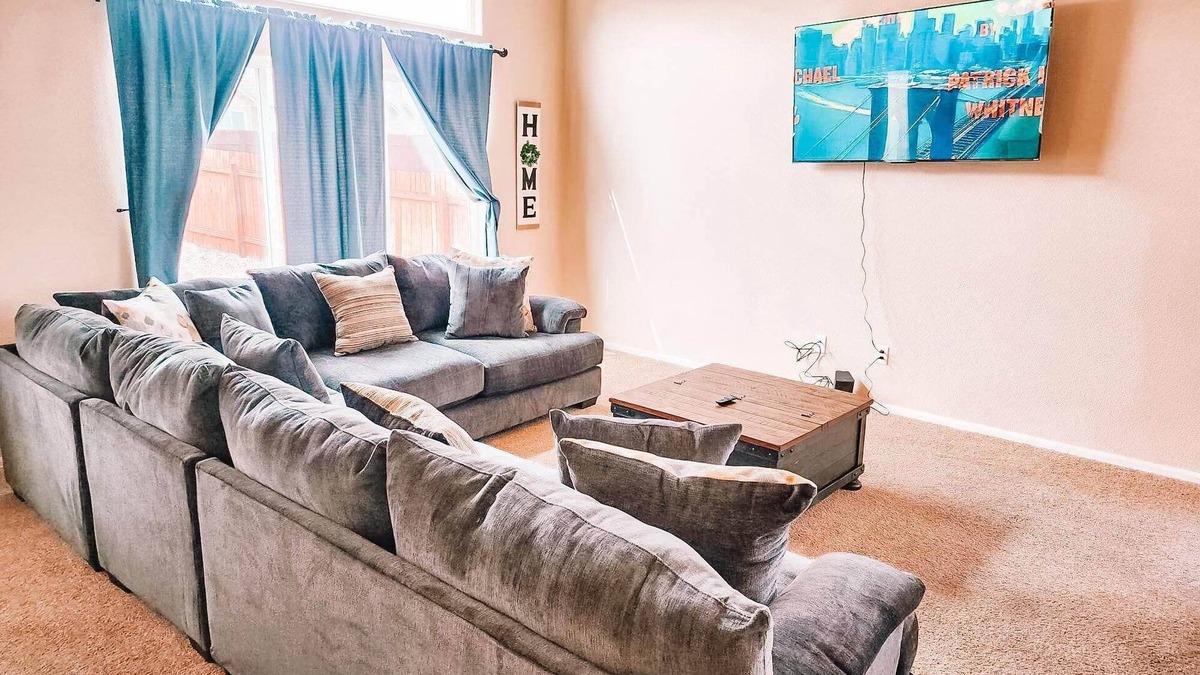 Falcon Retreat! Pet Friendly King Bedsn