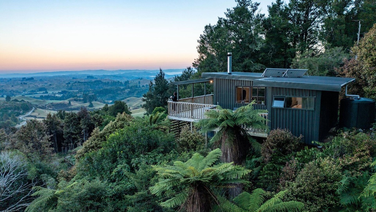 FALCONS VIEW: Spacious Studio with Breathtaking Views