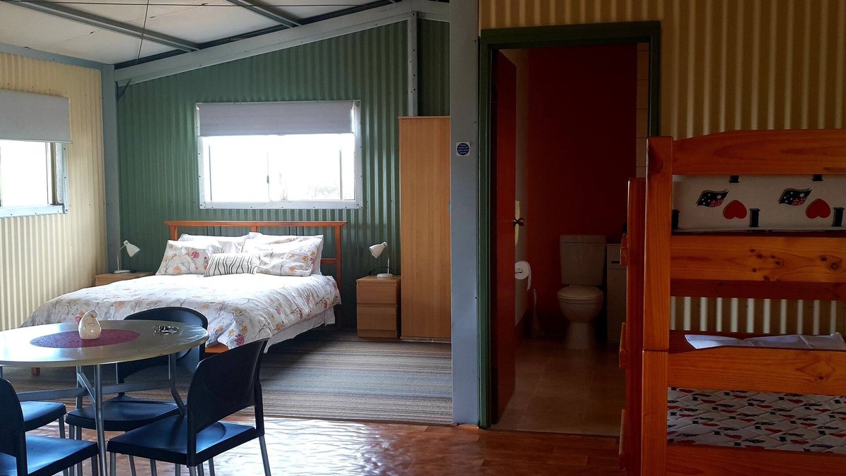 Farmstay cabins in Western Australia, close to highway.
