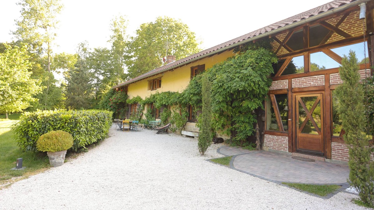 FERME BRESSANE sleeps 12 in the countryside, 5 bedrooms, 4 bathrooms