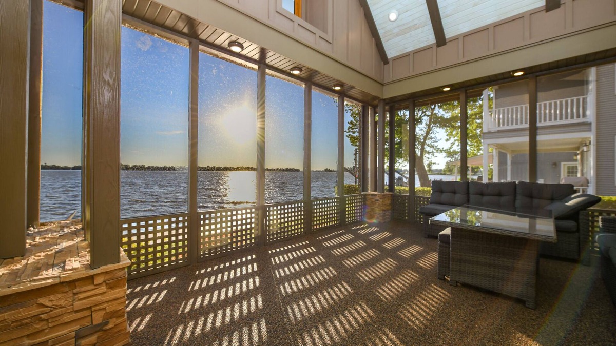 Frankie’s Waterfront House at Indian Lake! The nicest VRBO on the lake!