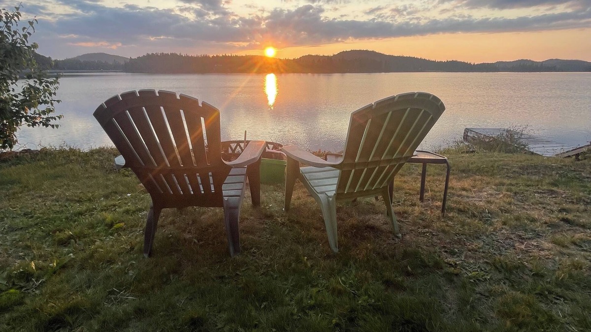 Full 3 Bedroom Lake house House on Walker Lake, Epic Sunsets Just Outside Town