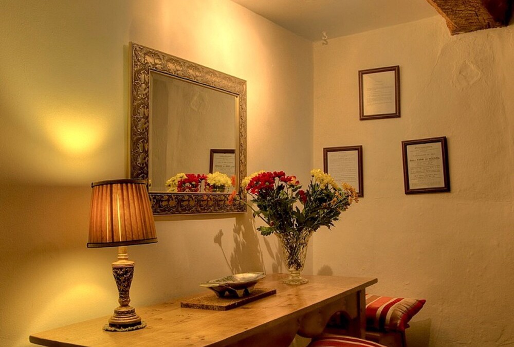Romantic Holidays For Two In 17th Century Cotswold Cottage