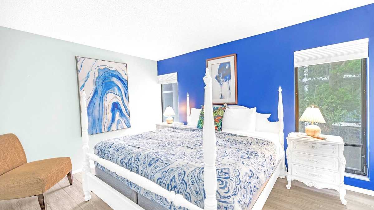 Gertrude Siesta | Budget Friendly, Private Patio, 5-min to Beach, 1-min to Dining & Entertainment
