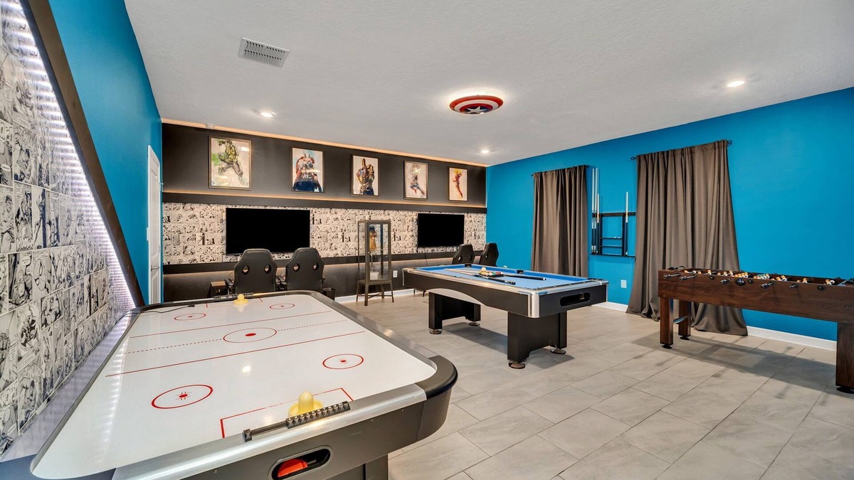 Glamorous 7-Bedroom Home w/Pool/Spa/Gameroom