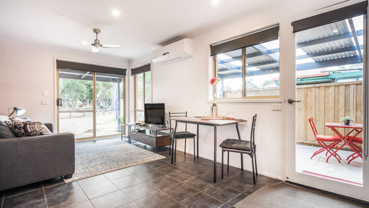 Golfside Getaway by Ready Set Stay - Neat bungalow,WIFI,linen & towels included