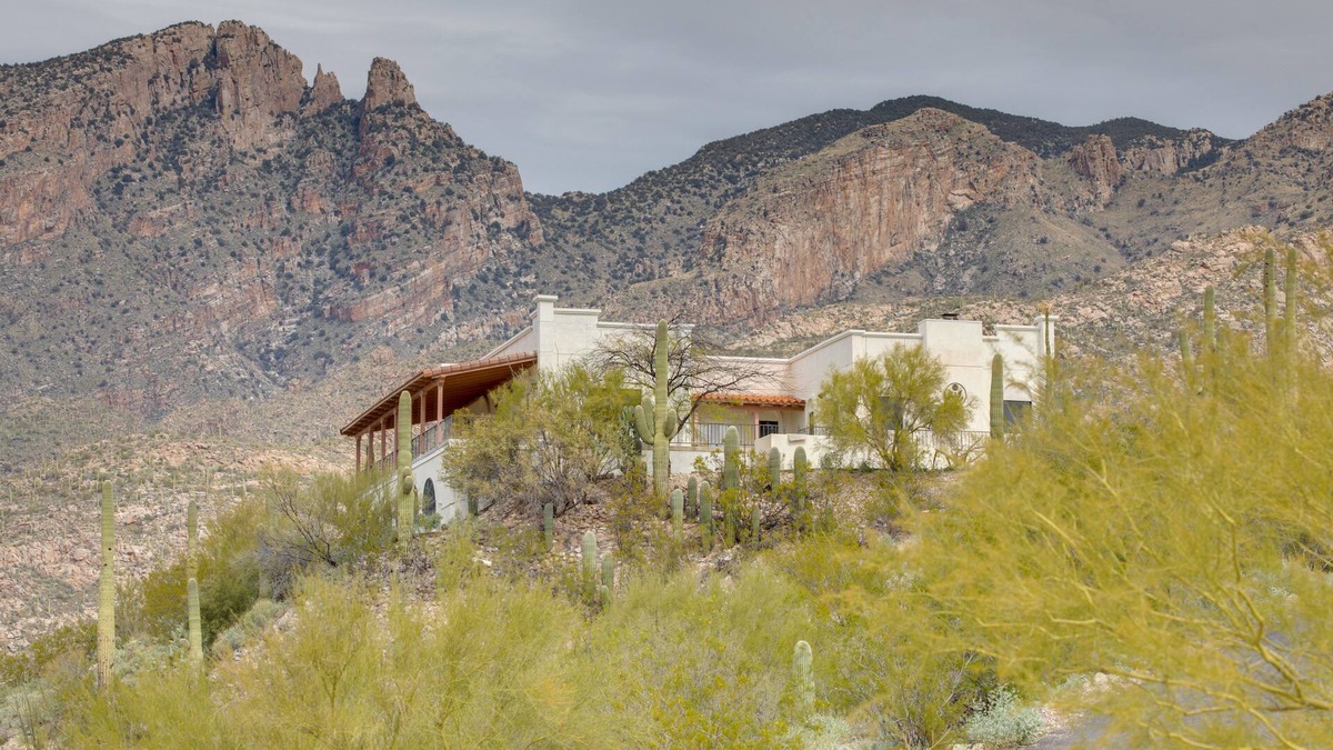 Grand Hilltop House: Best Views in Tucson!