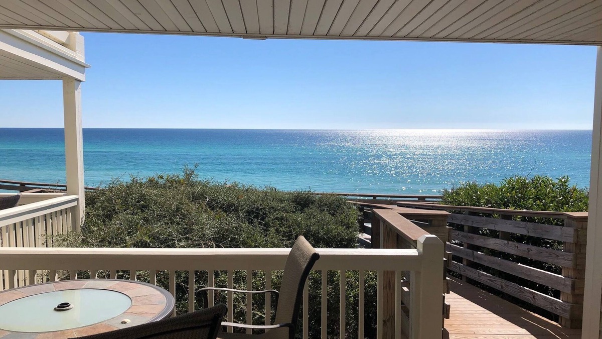 GULF FRONT - GREAT VIEWS - Direct Walk Out, Only Steps to Beach