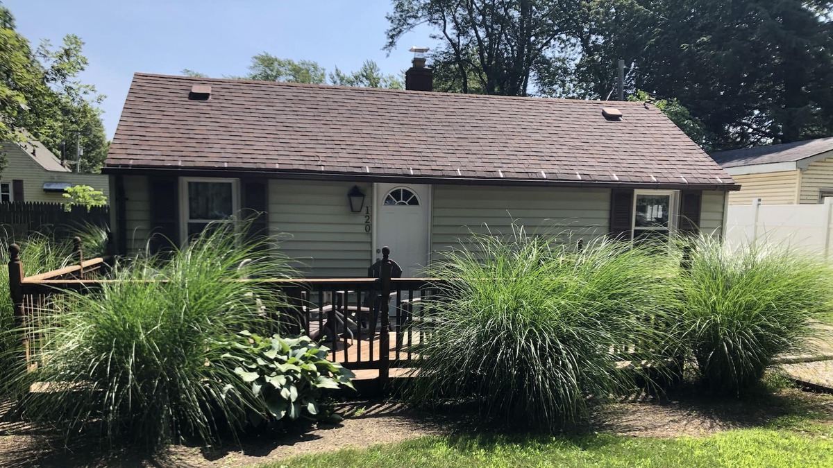 “Harrah’s Hideaway” Lake Shore Park 2brm Cottage. 1/4 mile from boat ramp/beach