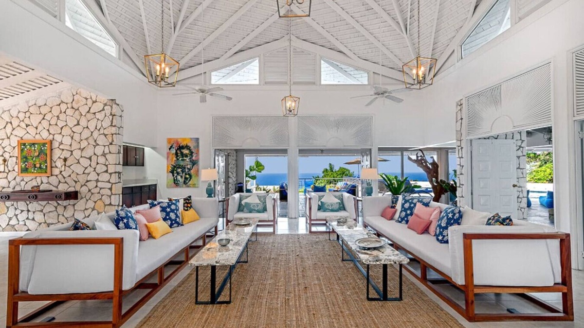 Hospitality Expert EDEN: View, Pool, Beach & Chef