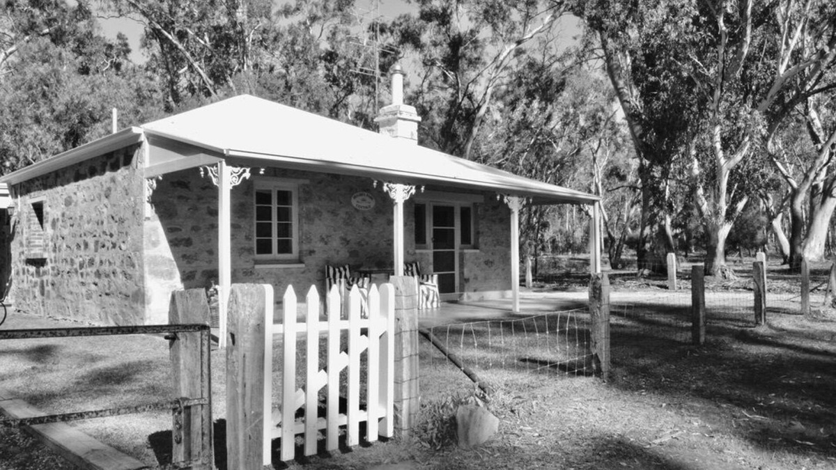 Hughes Park Cottage- peaceful serene getaway