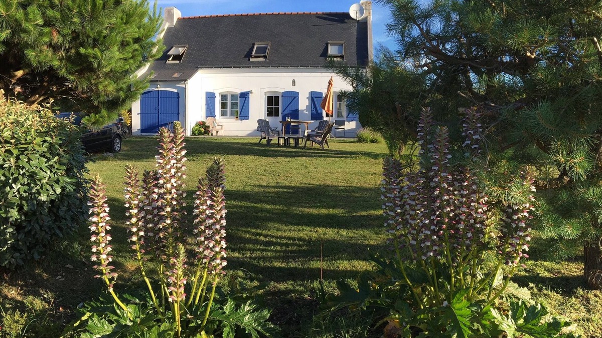 Independent Bellilois style house 2 to 8 people, near the sea.