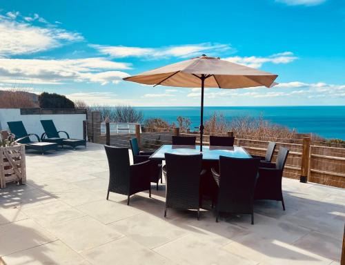 Jurassic View 3 Bed House with Hot Tub