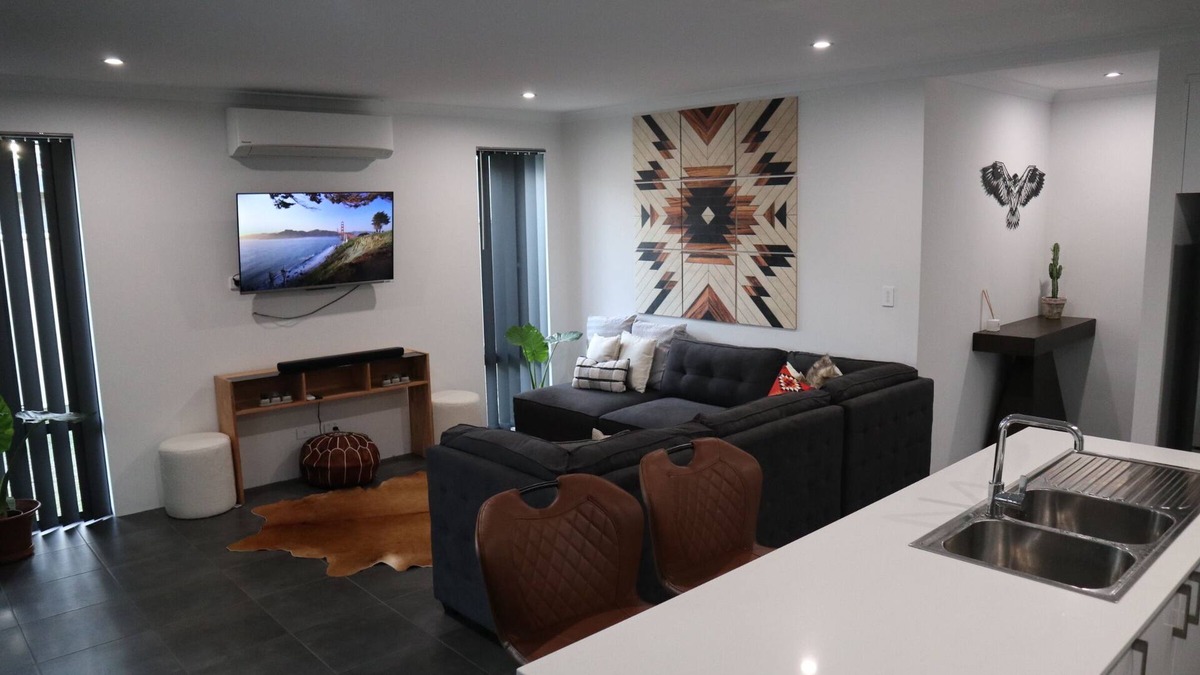 Kawana Ranch is a new house decked out with style for comfort!!!