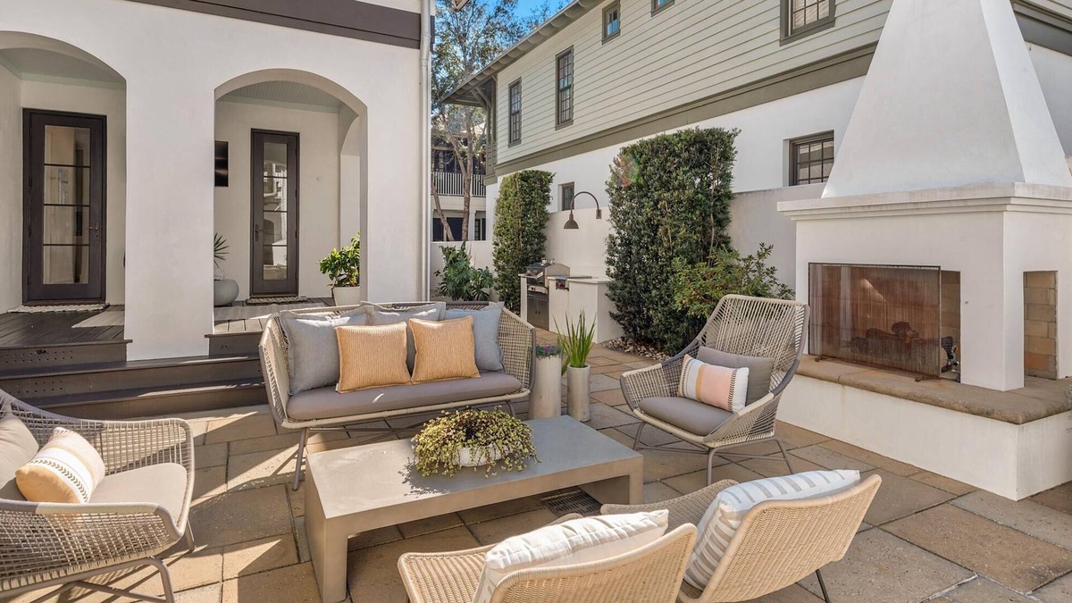 Kingston Landing-First time Rental-Contemporary Chic-Pool/Courtyard-Bikes