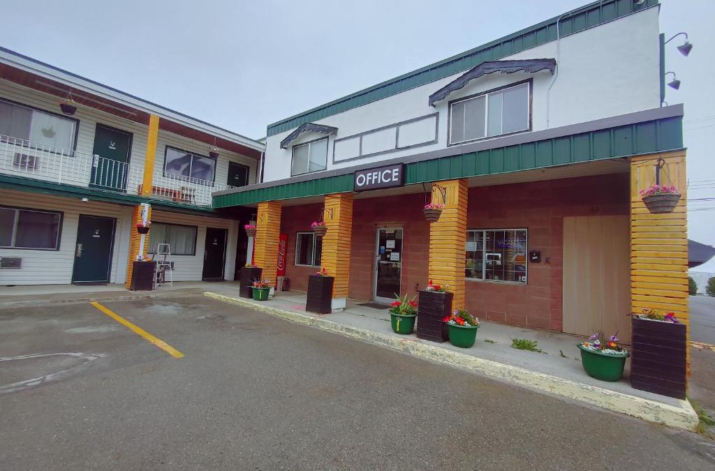 Kootenay Country Inn