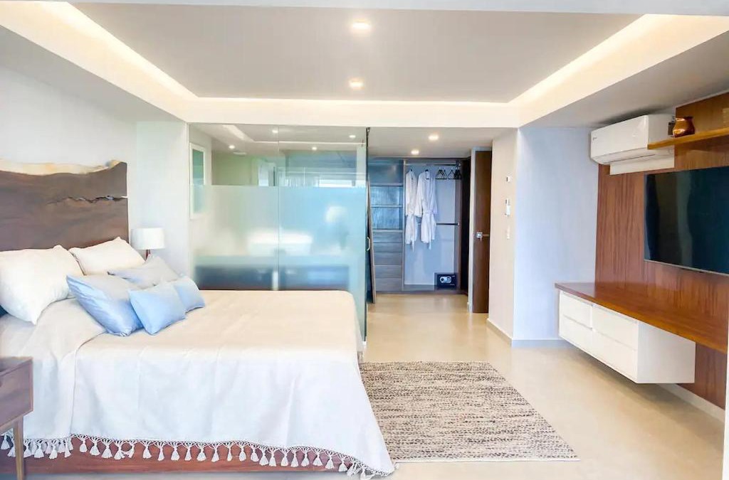 Large Beach Front 2bed/2bath