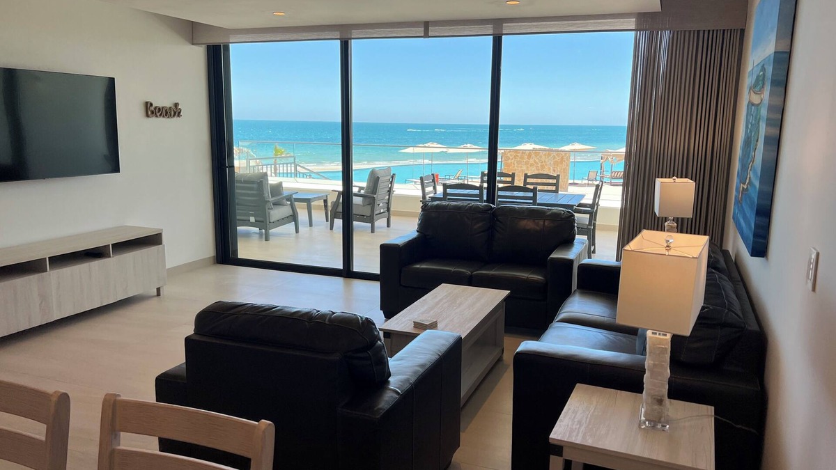 Las Palomas BRAND NEW, Ground Floor, Phase 3 Condo!