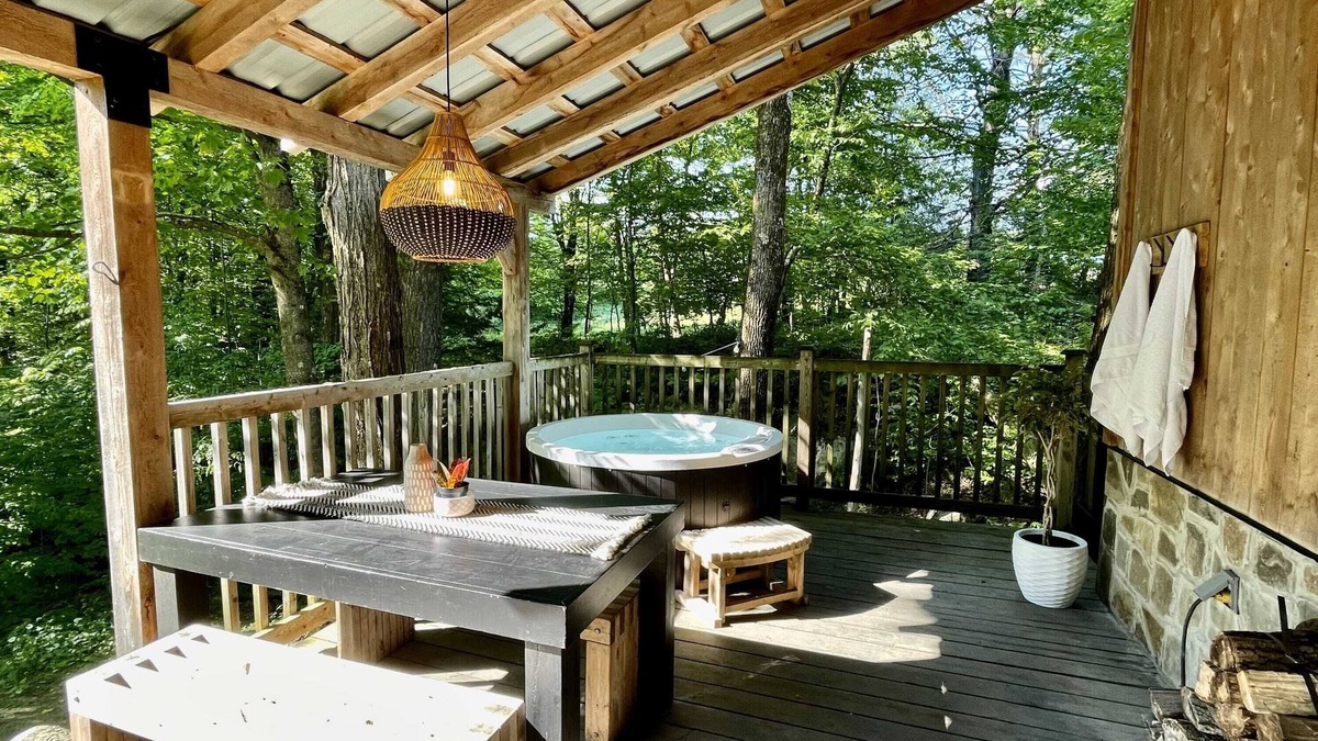 Le 14 Chalets Howard - Spa-Shower-Hammock-Bromont