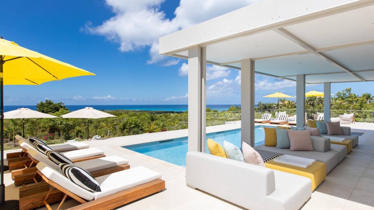 Luxurious Solis Villa: Breathtaking 7-BR Oceanview Retreat in Prestigious Gated Community