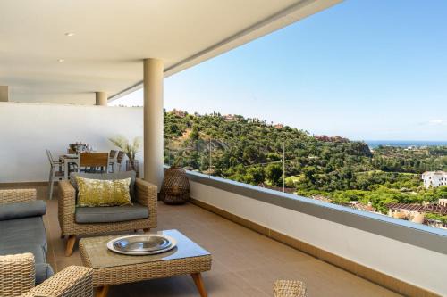 Luxury 3 bedroom apartment Amazing views-Botanic by Taylor Wimpey