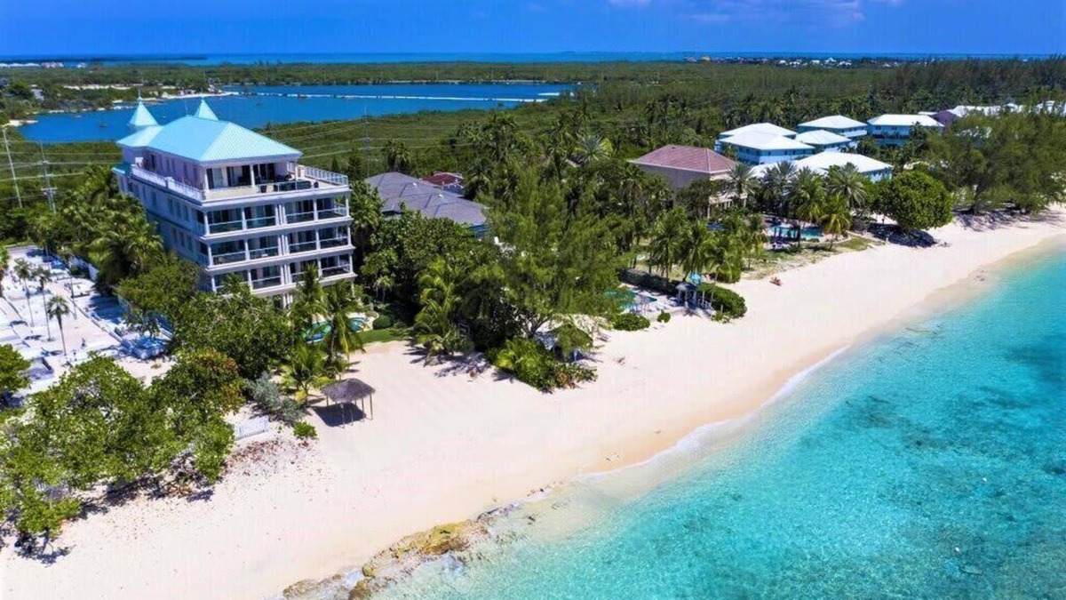 Luxury 4 Bdr Beachfrnt Villa w/Heated Pool+Hot Tub
