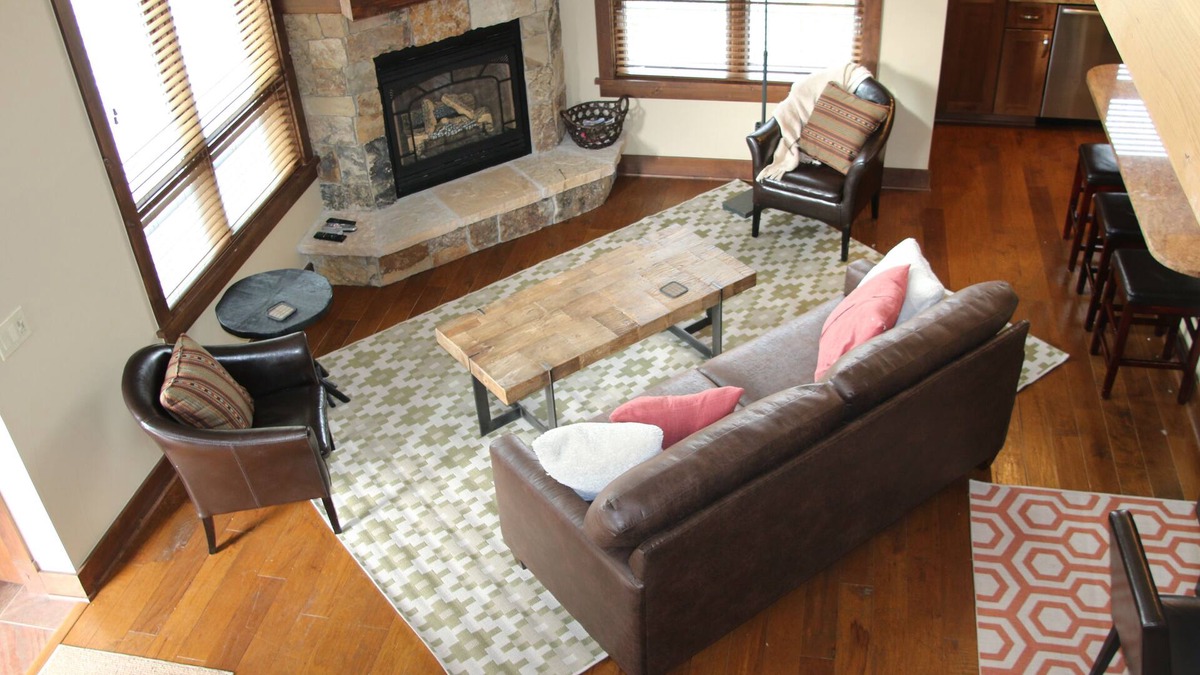 Luxury Condo, Private Hot Tub, Perfectly Located