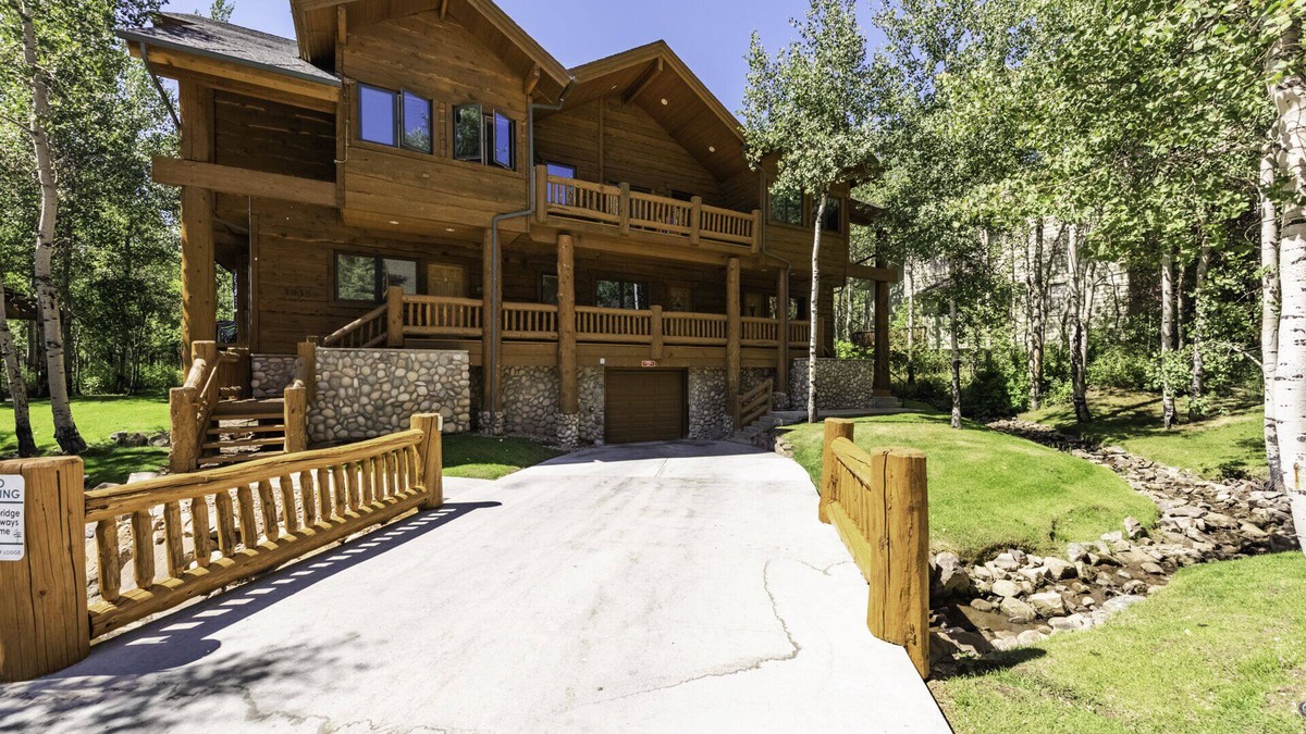 Luxury Getaway- Close to Skiing- 2 King beds!