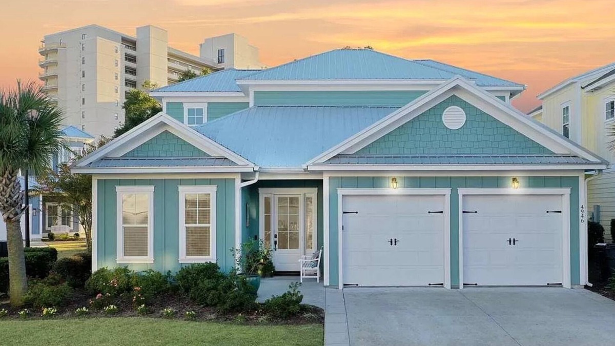Luxury North Beach Resort home w/private pool, master on main & open floor plan