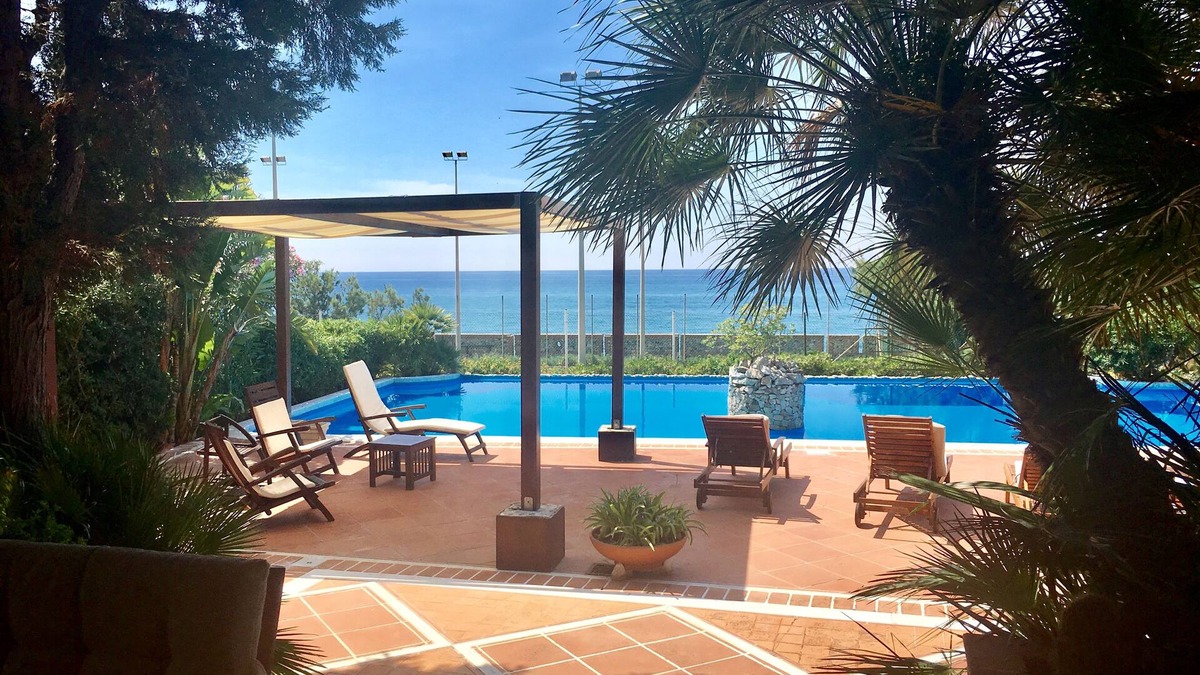 Luxury seafront villa with pool