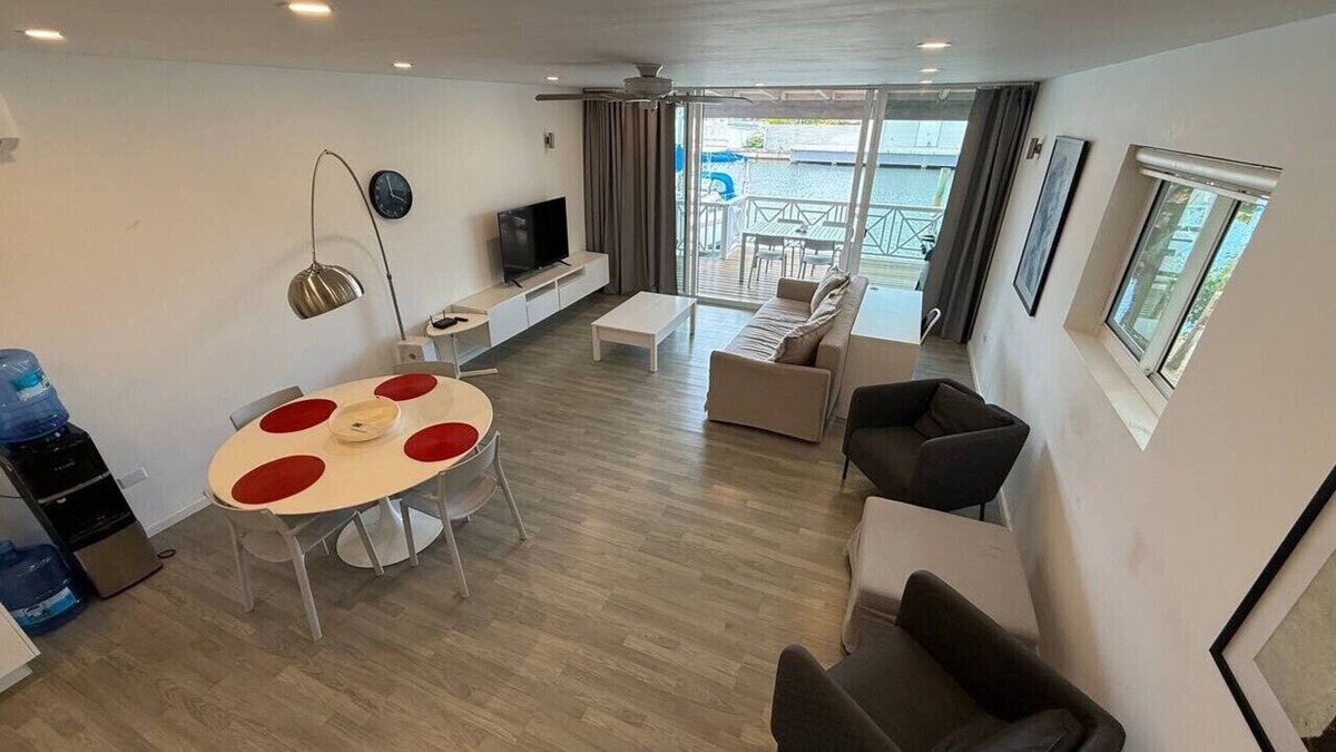 Luxury Waterfront Villa 431F