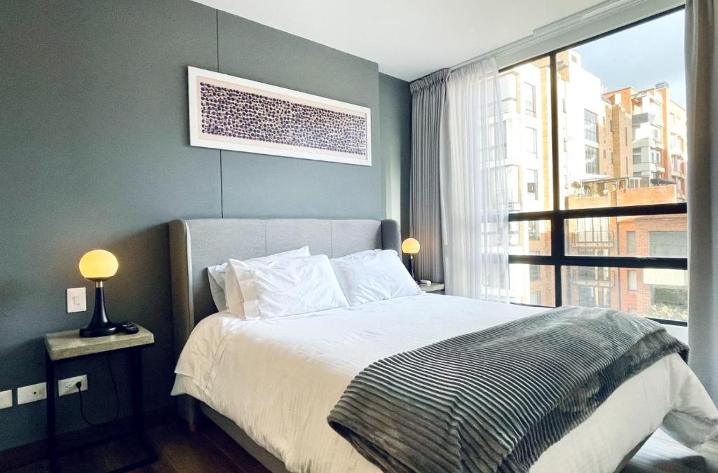 Modern 2BR in Luxury Building