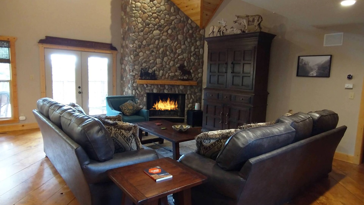 Mountain Elegance with Multiple Living Areas. Featured on HGTV’s House Hunter’s