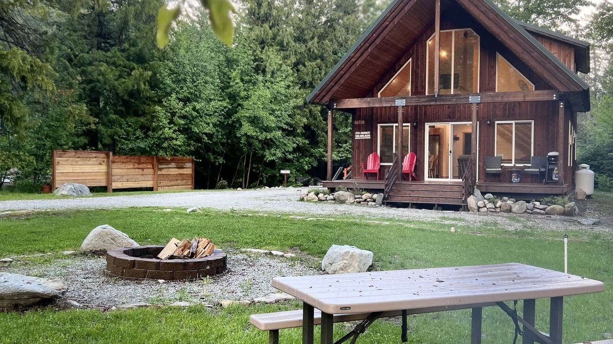 NEW Cabin Time! Family Friendly Mountain View cabin with HOT TUB. STR#000637