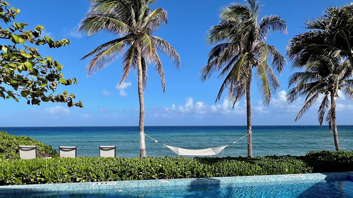Newly updated luxury 4-bed, 4-bath villa with private pool and beach