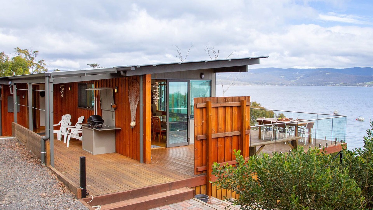No41 Dennes Point -Beach holiday home