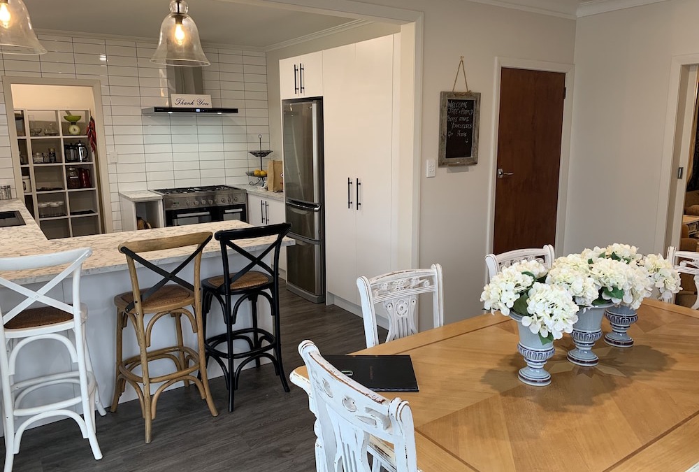 Cambridge Cottage - the perfect, pet friendly location!