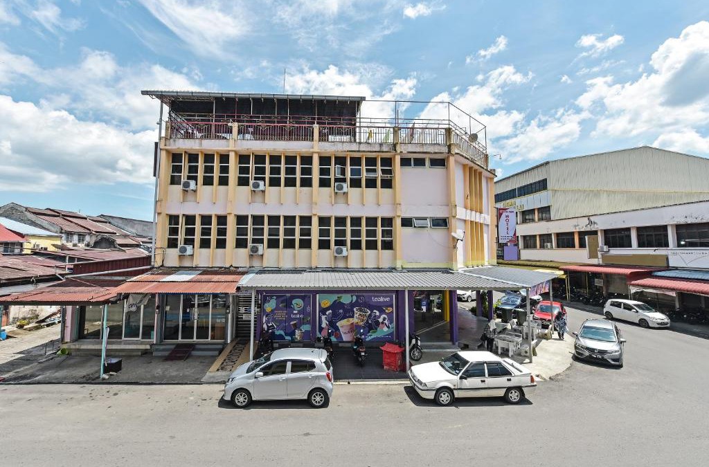 OYO 90734 Tata Inn Hotel