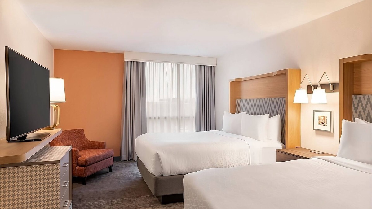 Pleasant Stay! 4 Upscale Units! Indoor Pool, Near Fort Worth Botanic Garden