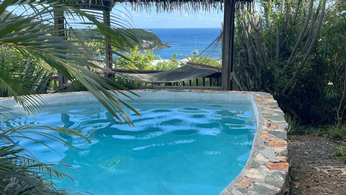 Poi Pu St John - Great Views, Total Privacy & Tesla Solar Backup System