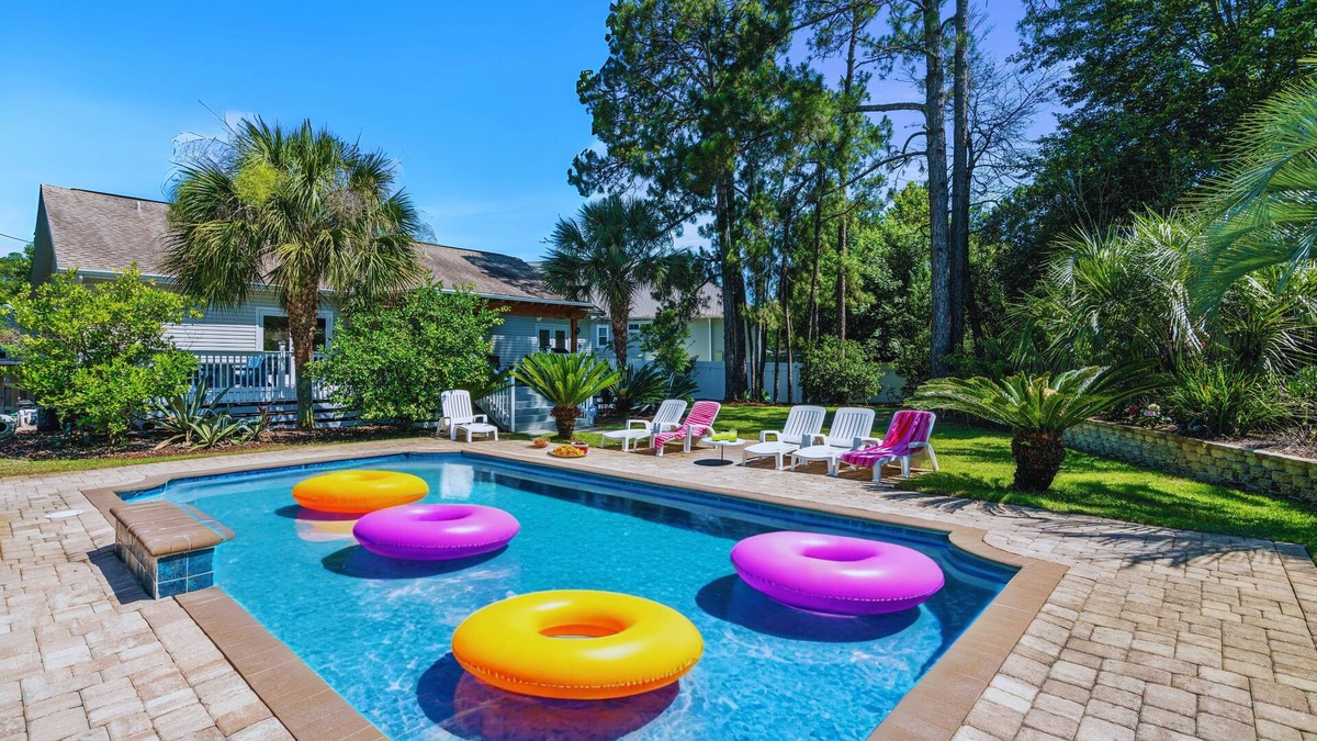 Private Pool! Golf Cart! Bikes! 143 Beth Lane!