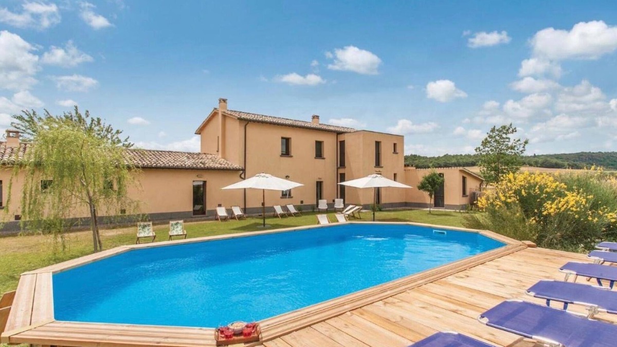Property with privacy between Olive trees and 360° panorama.
