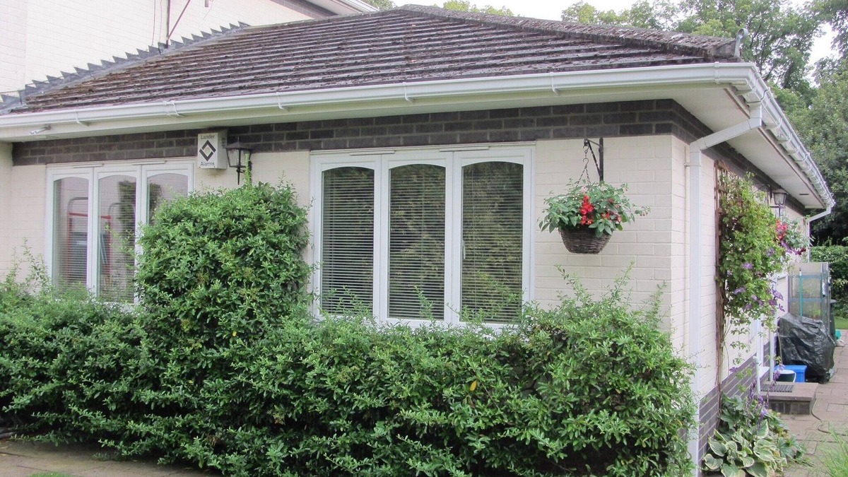Quiet Garden Apartment in leafy Surrey on the edge of Windsor Great Park