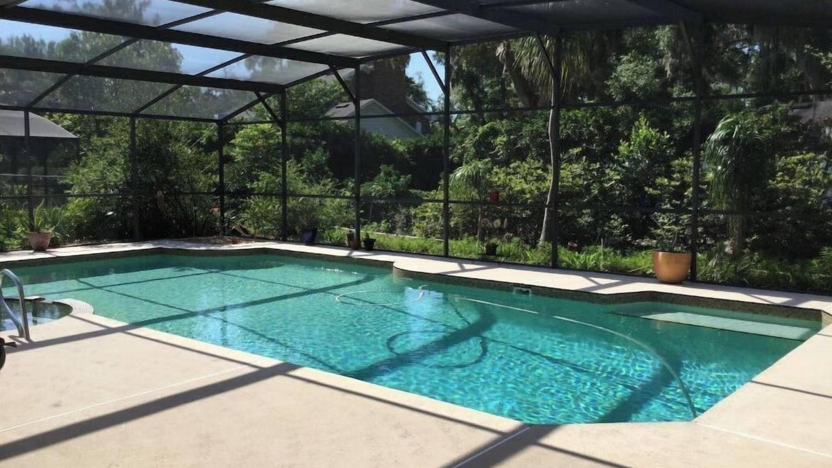 Quiet Oasis in Lovely Neighborhood