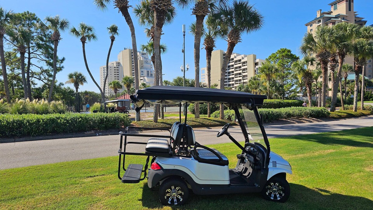Remodeled Beachside 4025 | Spacious Condo | Beachfront | Pool + Golf Cart Included