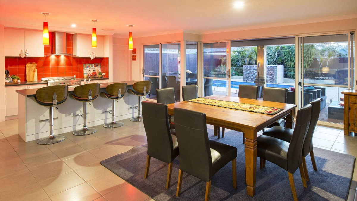 Resort style living with heated pool and only 500m to the Quindalup beaches