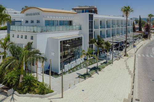 River Rock Hotel