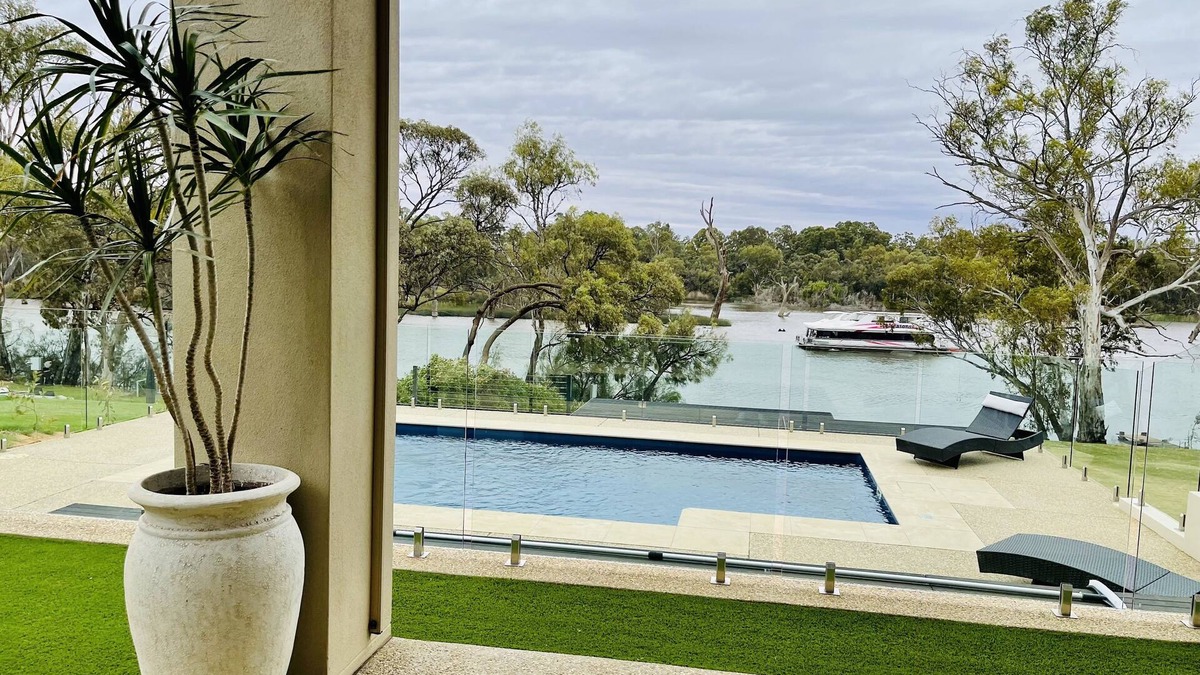 Riviera Villa Holiday Home